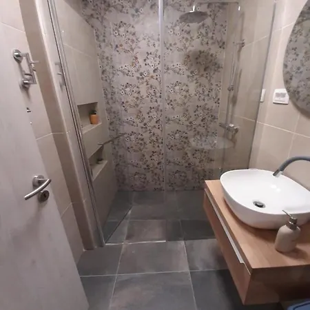 Qr For Family, Couples, And Friends In Apartment Rijeka