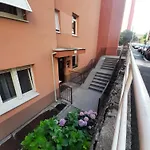 Qr For Family, Couples, And Friends In Apartamento Rijeka