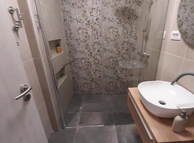 Qr For Family, Couples, And Friends In Lägenhet Rijeka