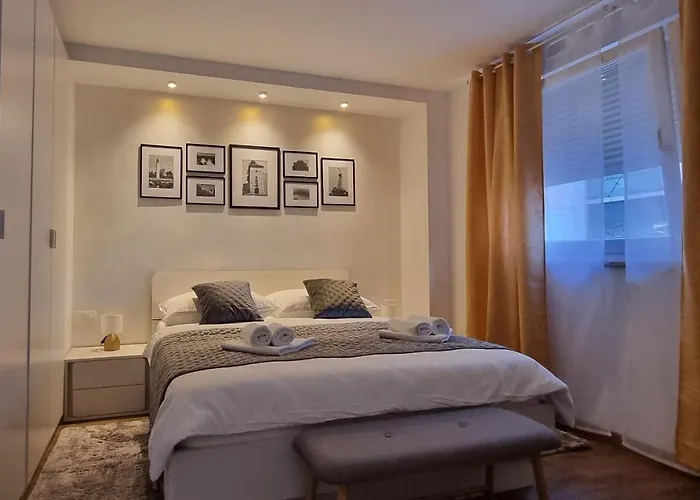 Qr For Family, Couples, And Friends In Rijeka