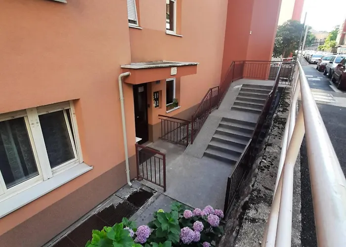 Qr For Family, Couples, And Friends In Lägenhet Rijeka